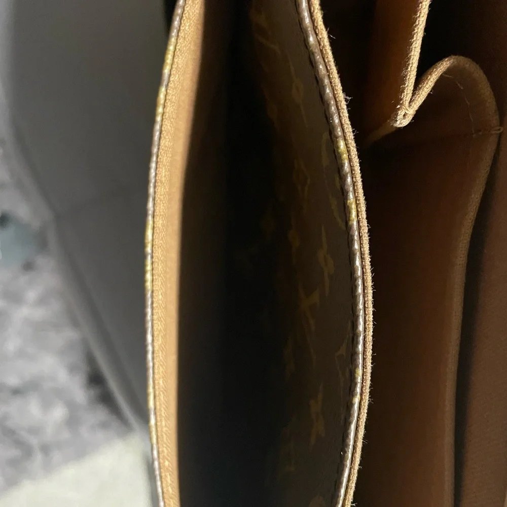 Louis Vuitton messenger crossbody - Picture 5 of 9